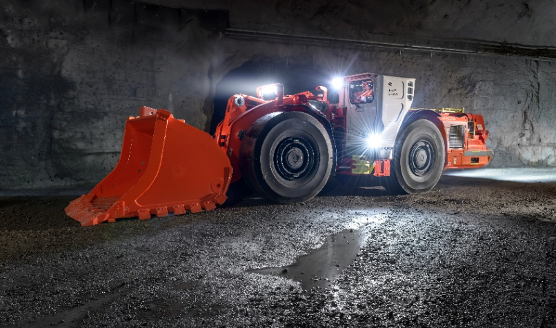 Sandvik Toro™ LH517i underground loader operating in a mine, heavy-duty load and haul machine designed for transporting material in demanding underground conditions.