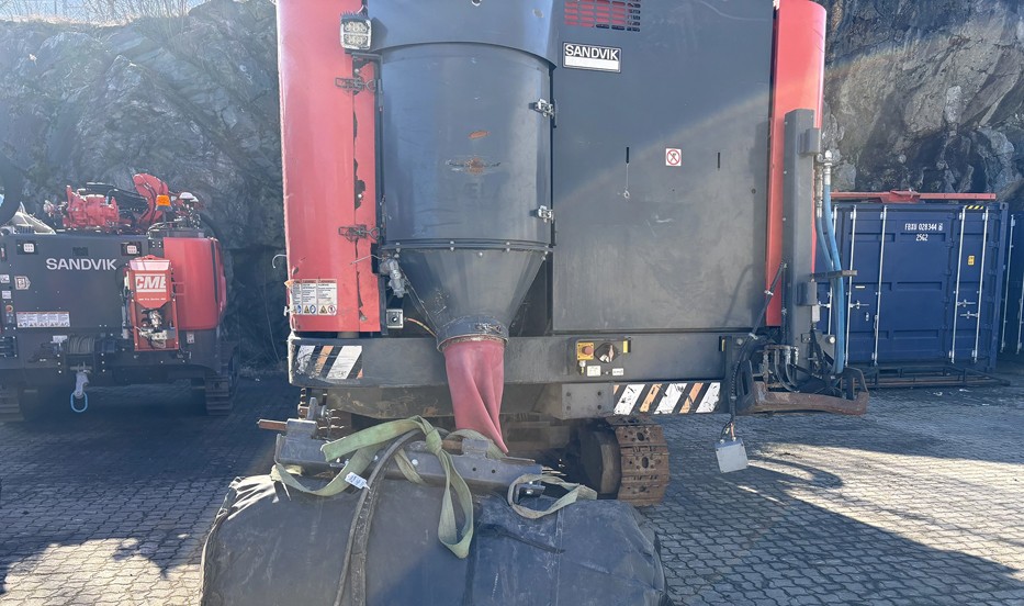 Sandvik Ranger™ DX600R surface drill rig operating on site, heavy-duty drilling equipment for mining and quarrying applications.